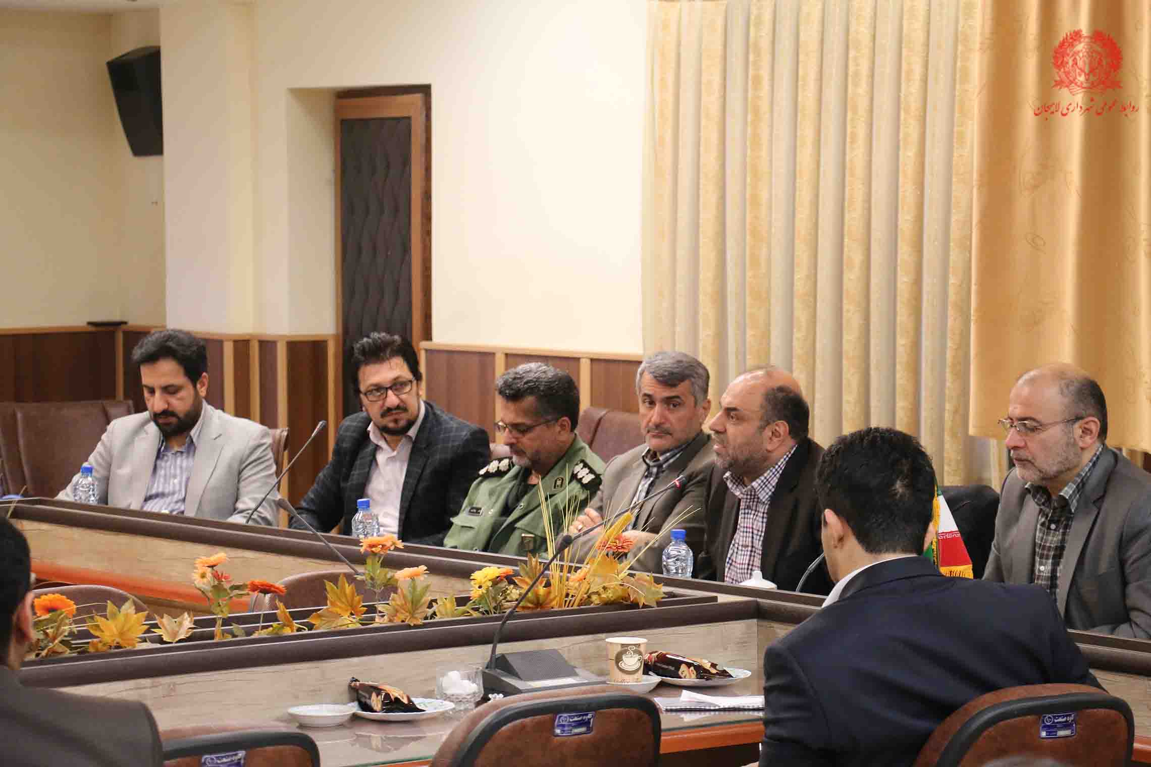 فرماندار و نماينده لاهيجان از عملكرد شهردار لاهيجان در نوروز امسال قدرداني كردند